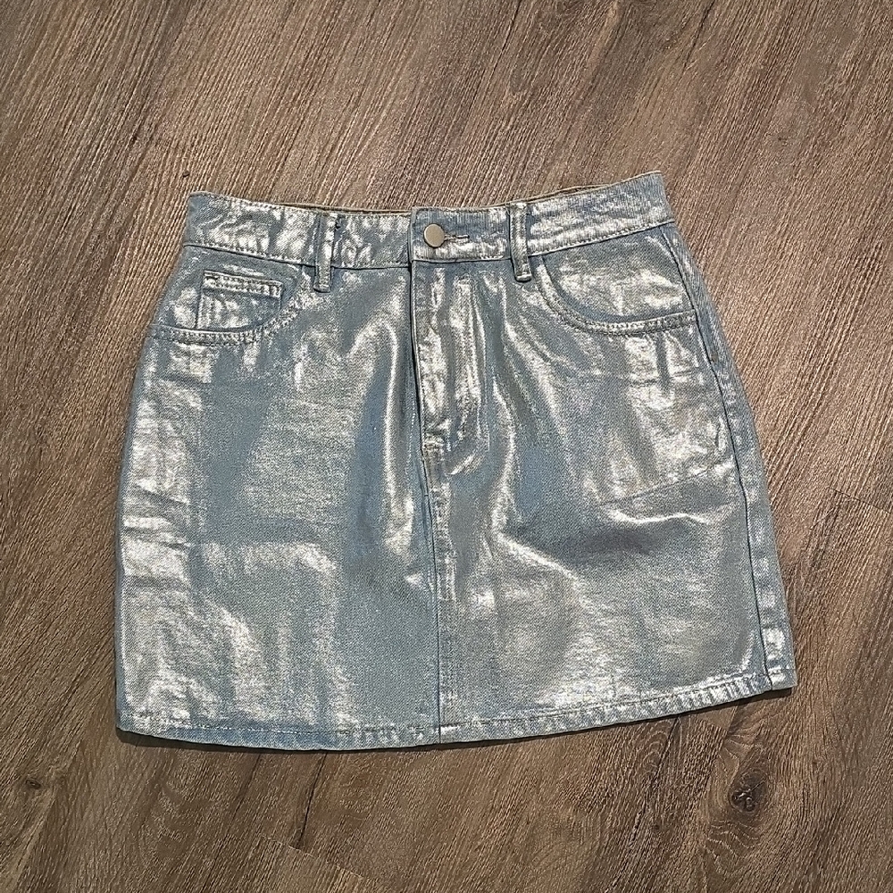 Lulu's Shimmering Silver Mini Skirt